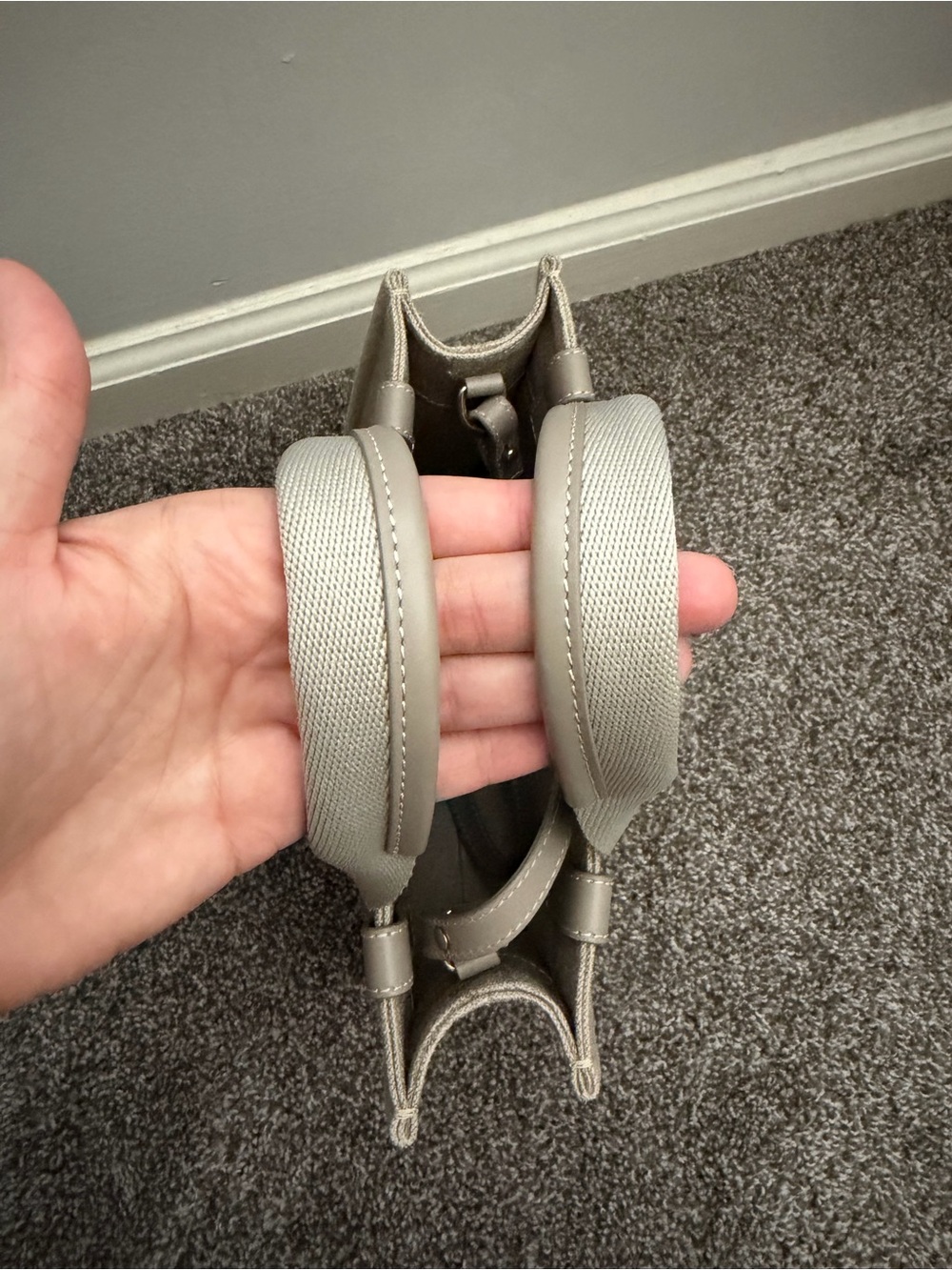 Chloé Small Woody Tote in Vintage Khaki - Picture 4 of 16